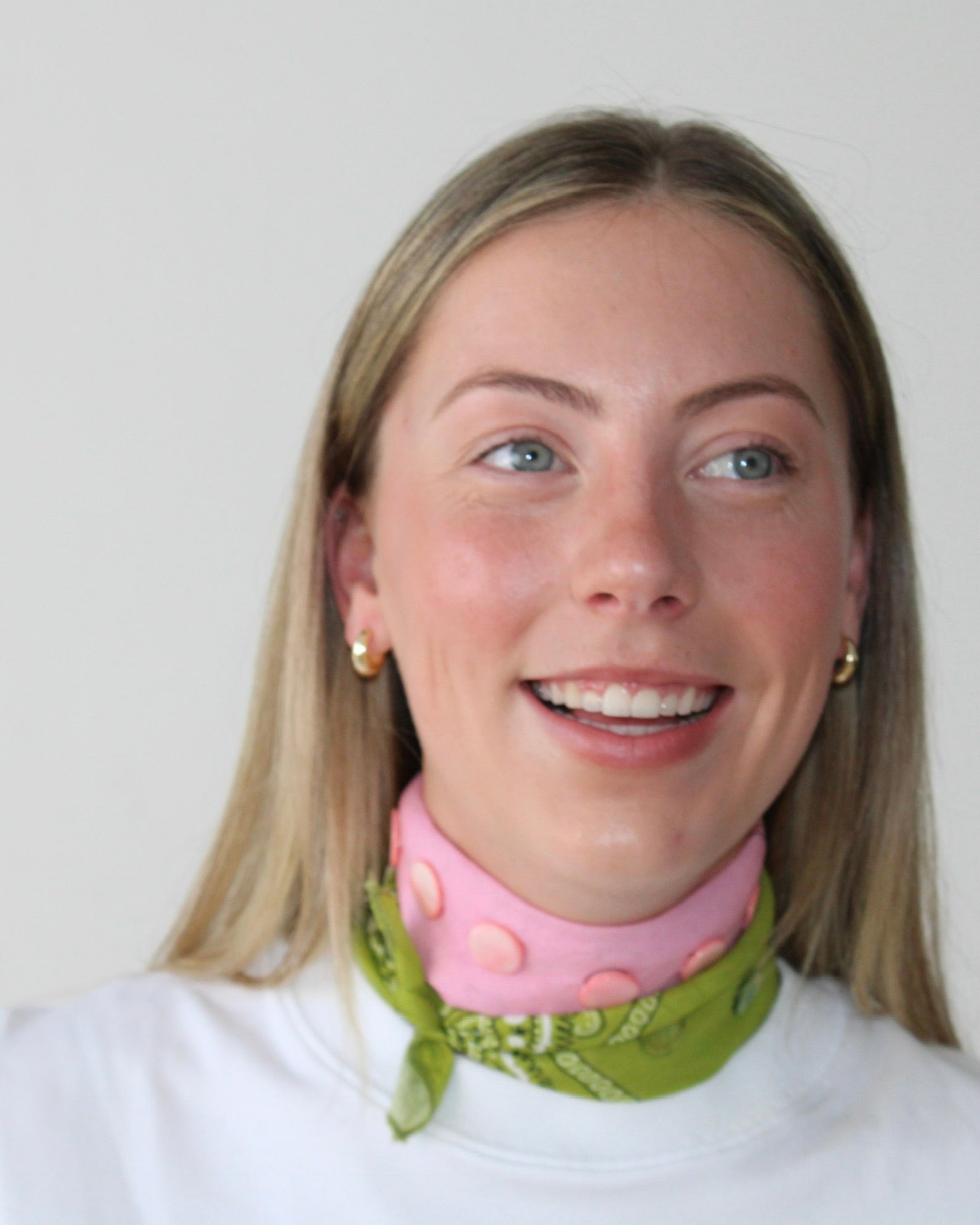 Mother of Pearl Beaded Bandana Choker – STITCHED IN THE CITY display picture 1