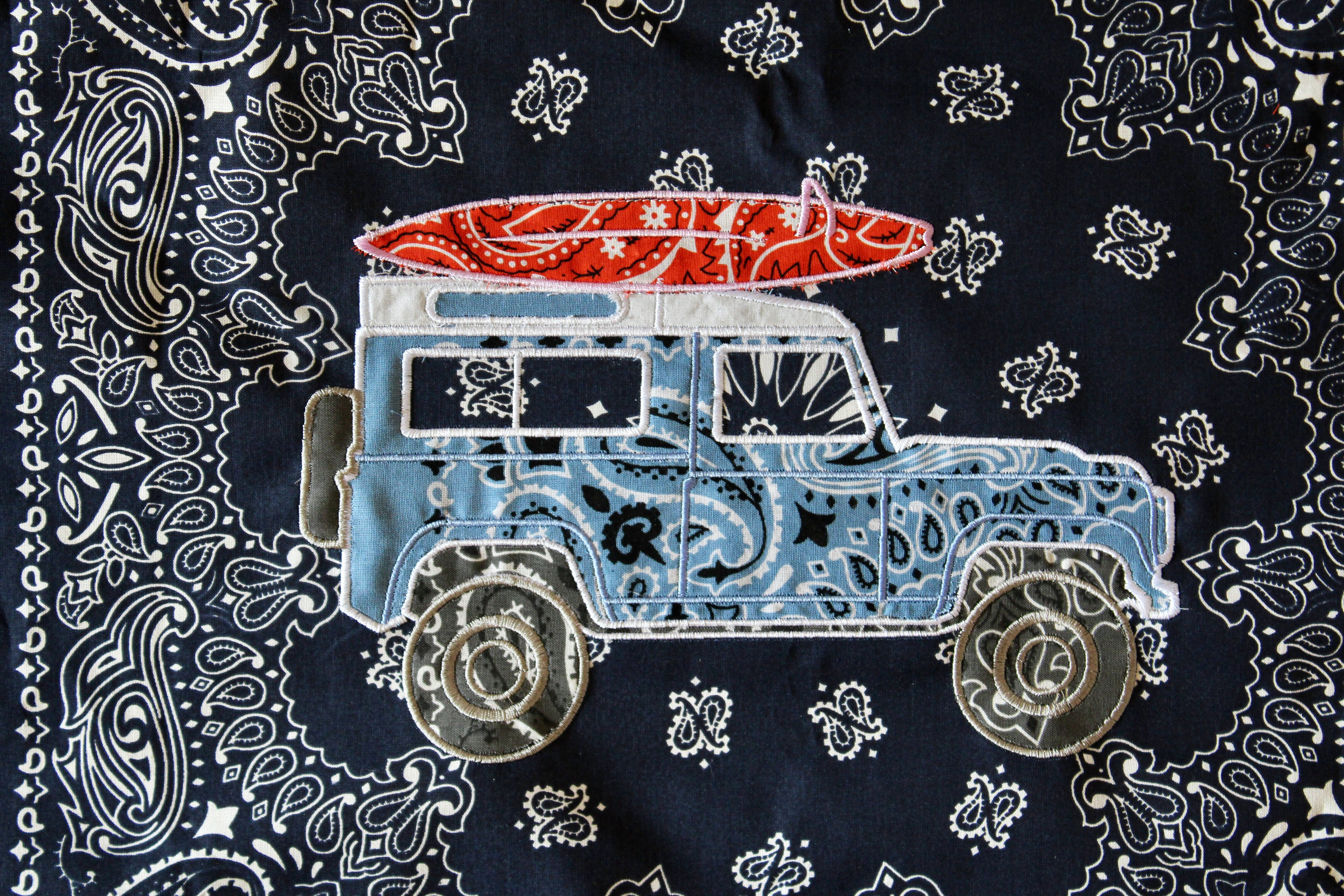 LAND ROVER with SURFBOARD